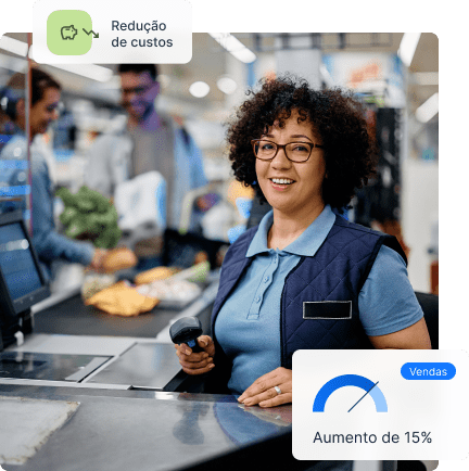 Atendente sorridente usando Frente de Caixa PDV rápido com aumento de 15% nas vendas e redução de custos